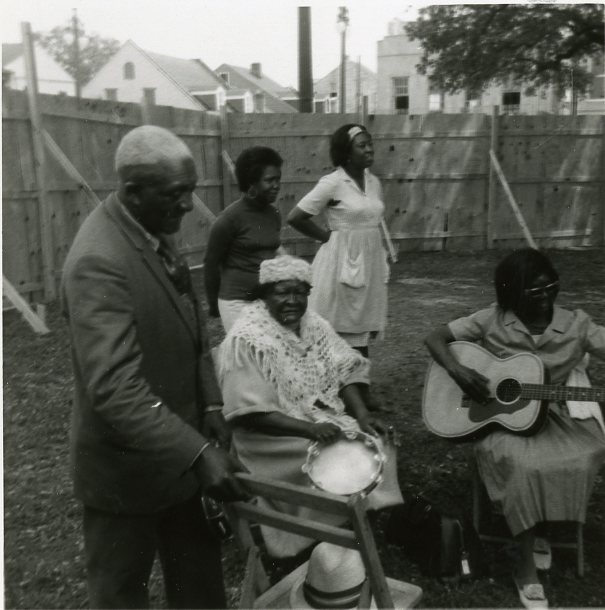Unidentified musicians and spectators enjoy the 1971 Jazz Fest, photographer unidentified; Allison Miner papers HJA-039, “Photos” box, Tulane University Special Collections.