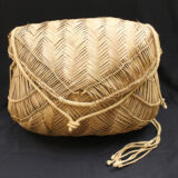 Xavante basket with braided strap and lid part 1