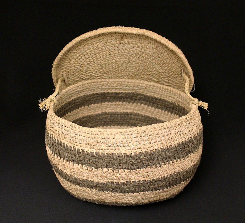 Xavante basket with lid part 2
