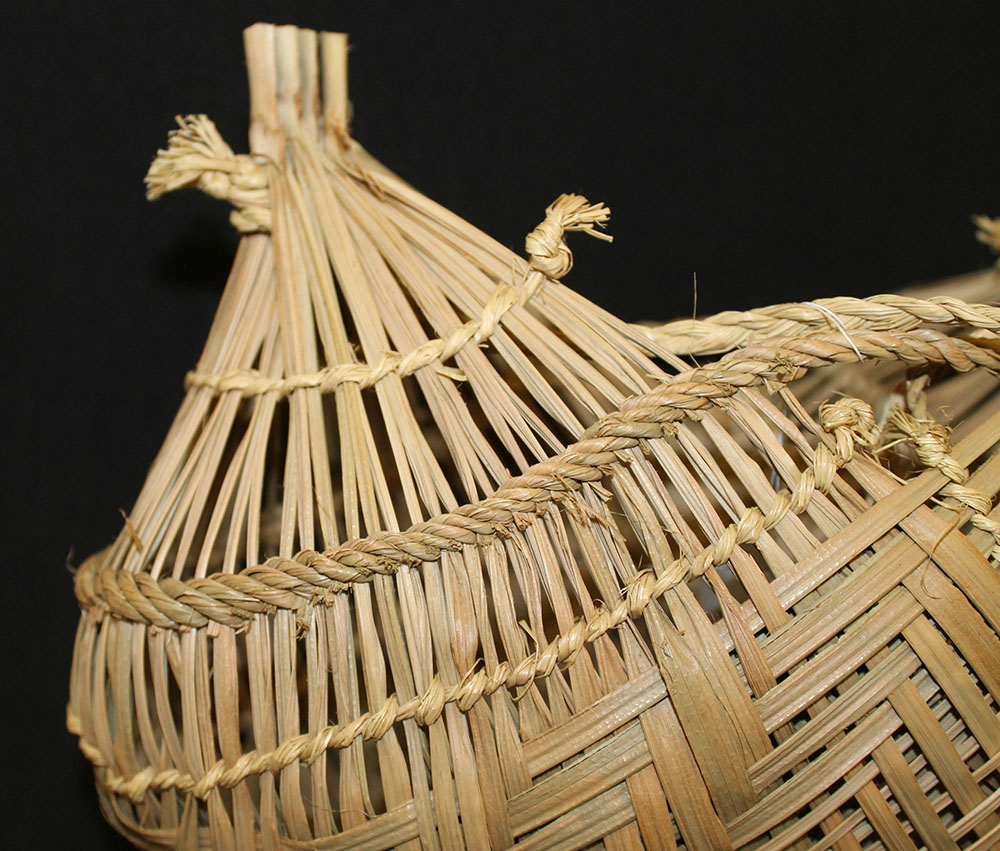 Close-up of Xavante medium basket